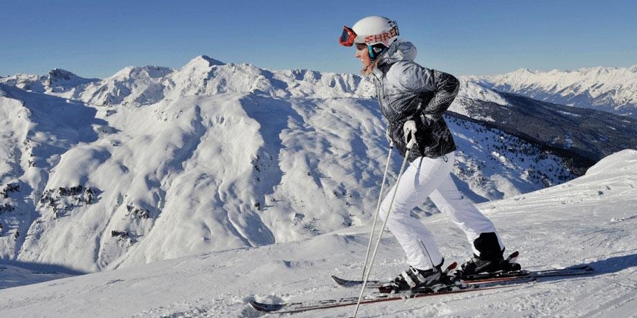 SNG Soorten skiers modemeisje