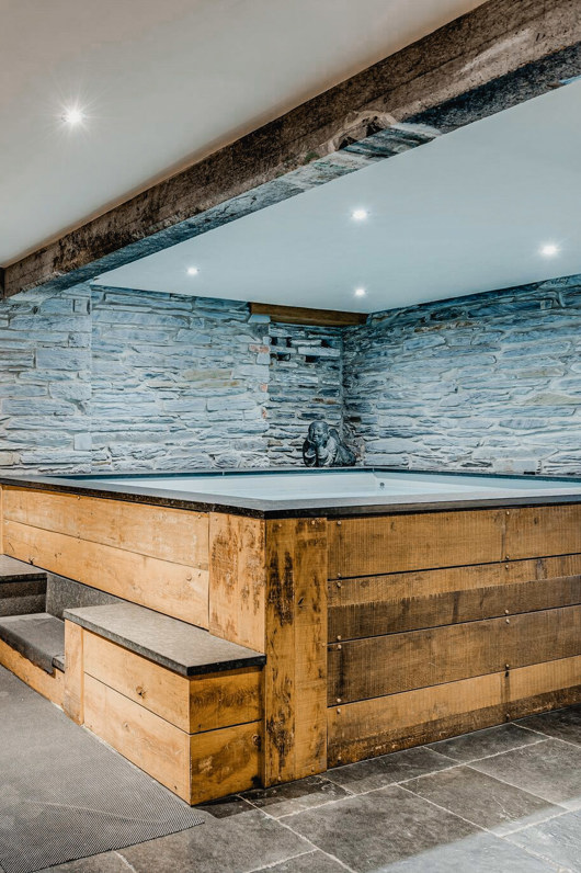De jacuzzi in Domaine des Officiers in Vielsalm