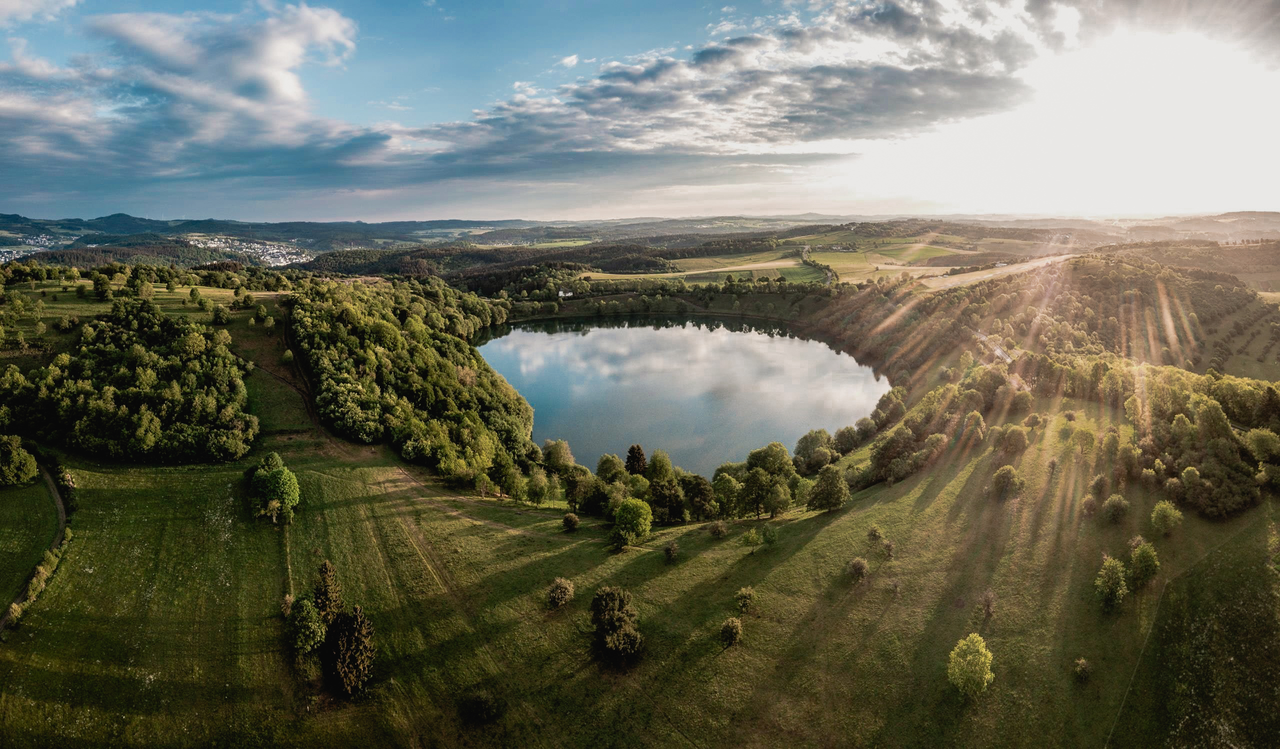 Het meer van de Eifel vanuit de lucht