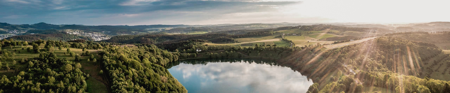 Het meer van de Eifel vanuit de lucht