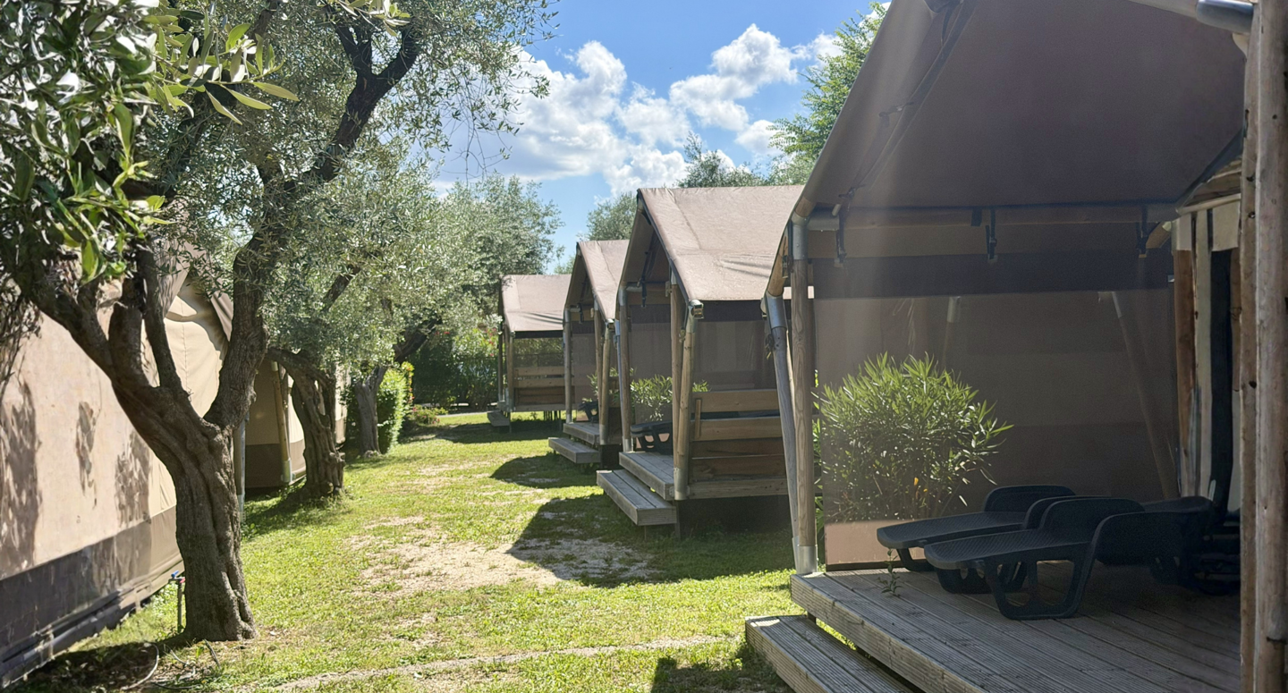 Safaritenten op een glamping aan het Garadameer