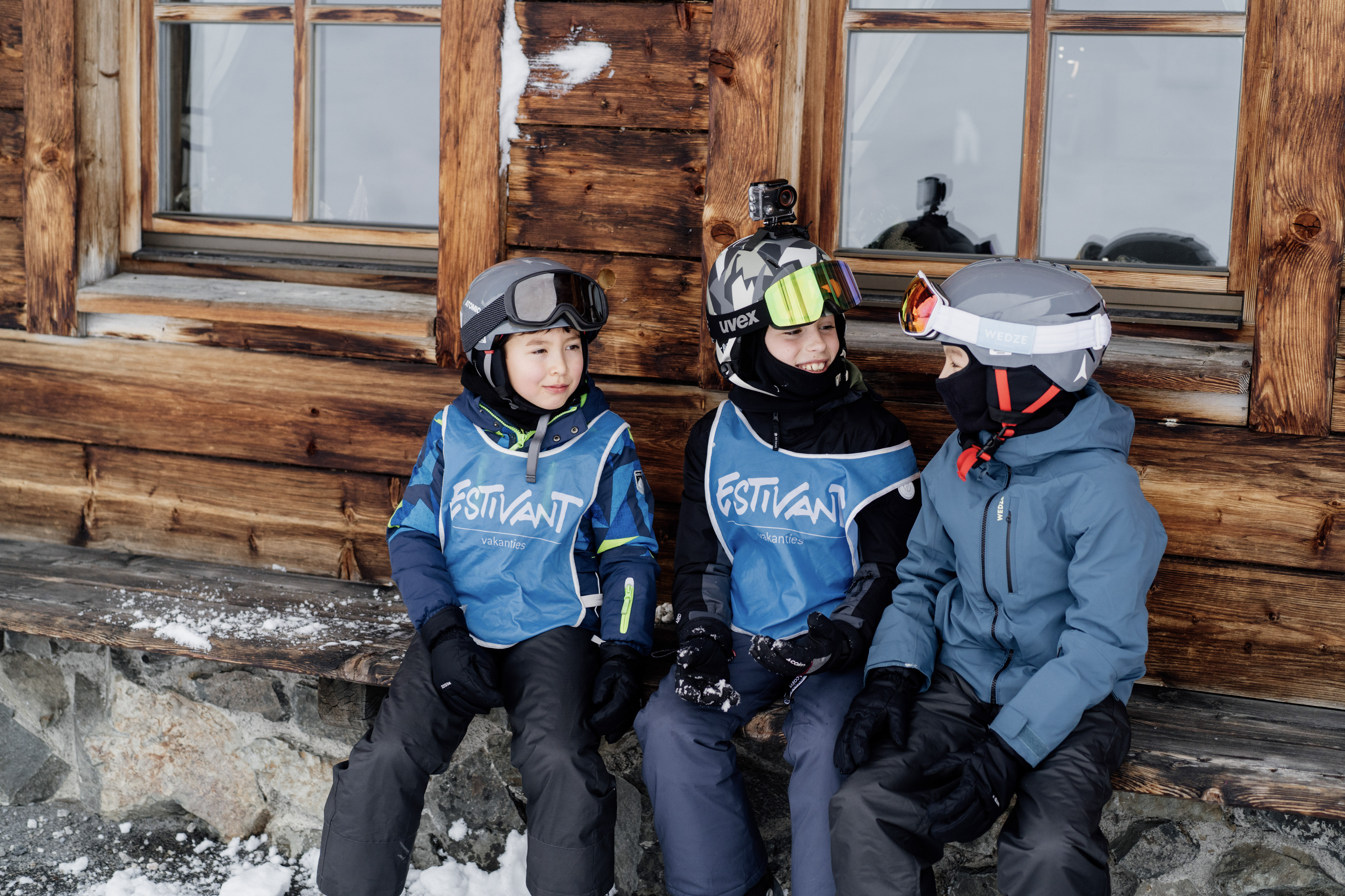 Kinderen hebben plezier tijdens hun Estivant wintersportvakantie