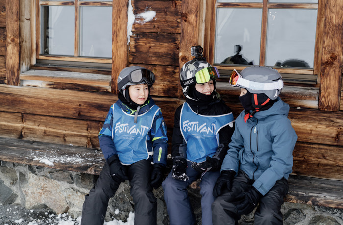 Kinderen hebben plezier tijdens hun Estivant wintersportvakantie