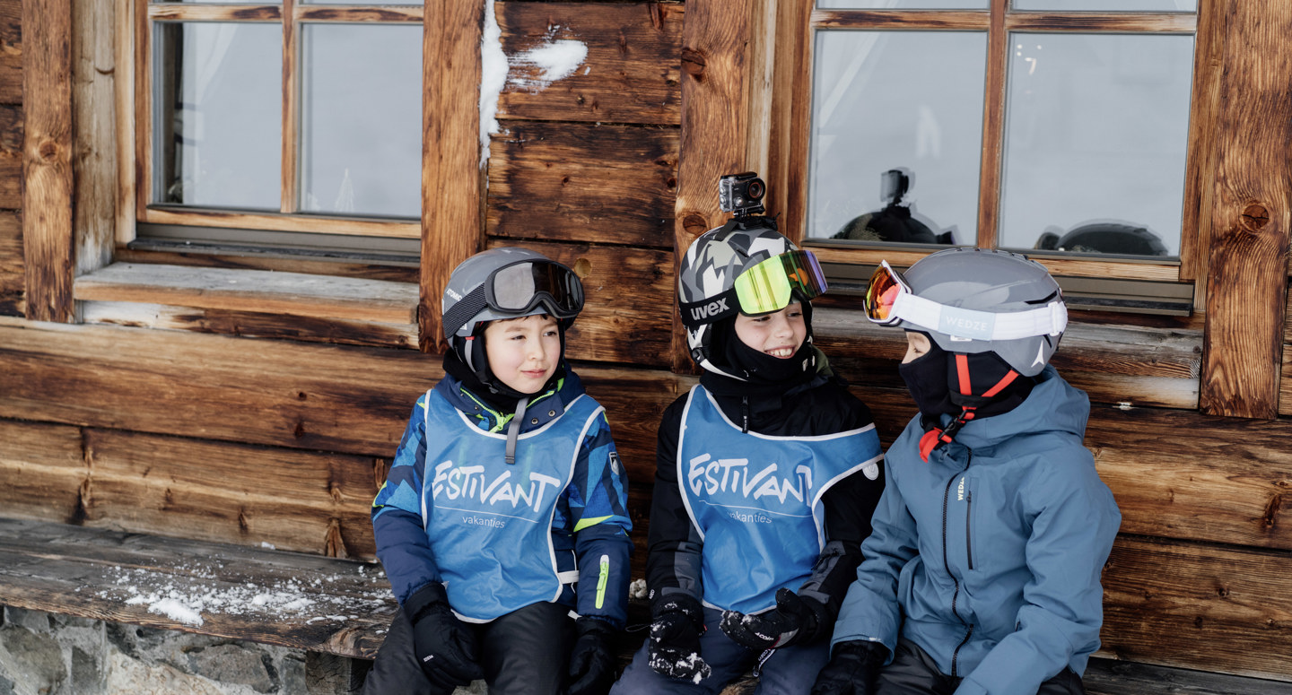 Kinderen hebben plezier tijdens hun Estivant wintersportvakantie